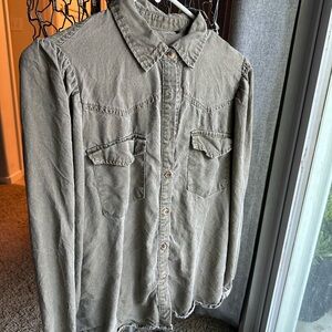 Men's Olive Green Button-Up Shirt